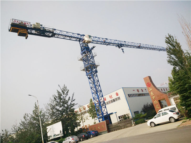 百脈建機 3010 型平頭塔式起重機：為印度小型建筑項目量身定制